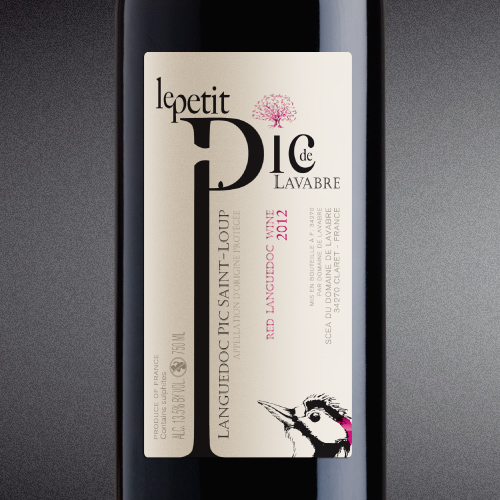 Création de l'étiquette de vin PIC SAINT LOUP : Le Petit PIC de LAVABRE - Design avec illustration traditionnelle et composition moderne