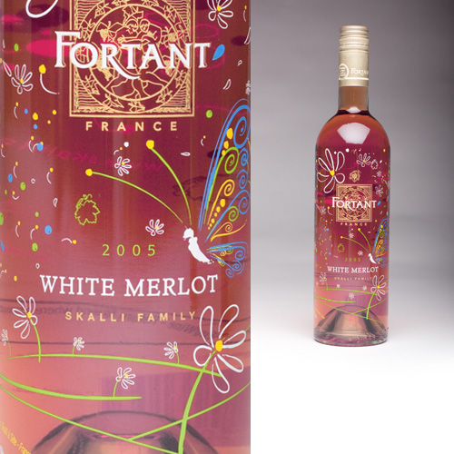 Design d'une bouteille de vin rosé Fortant : décoration graphique sur toute la surface de la bouteille par sérigraphie. Création visuelle d'ambiance printanière