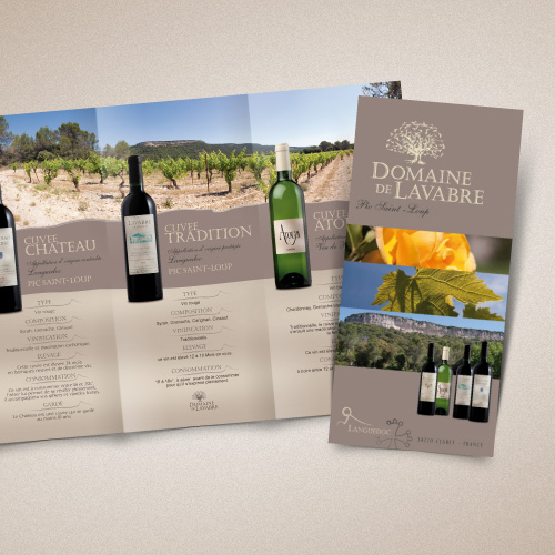 Création du dépliant Domaine de vin Lavabre en Pic Saint Loup - Design du logo, photographie bouteilles et reportage - Design du dépliant